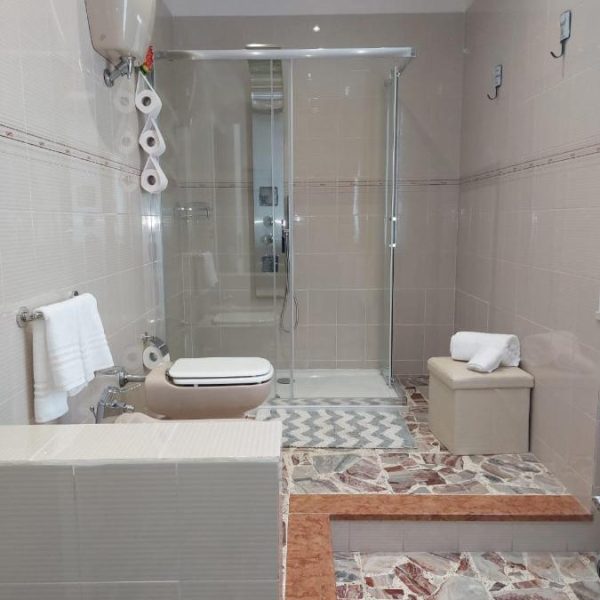 Pepe Rosa B&B - Camera Alba Bagno e Doccia Ampia