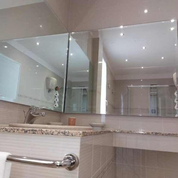 Pepe Rosa B&B - Camera Alba Bagno Lavabo & Specchi